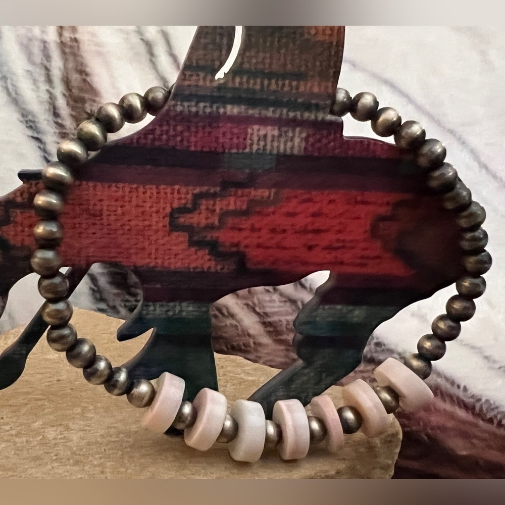 ❤️ Queen Pink Conch 6mm Desert Pearl Native Navajo Heishi Stack Bracelet Sz 6.25 - Picture 9 of 13